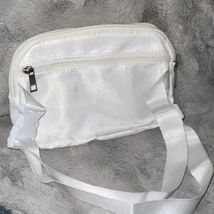 ✨Add-on item Women’s White belt Bag